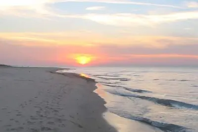 Image de Cottage parfait, emplacement parfait, plage parfaite!
