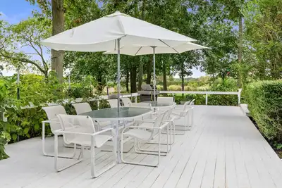 Image de Oversized Beach Cottage