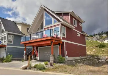 Image de 4br Luxury Lake View Cottage avec des équipements pour tout le monde