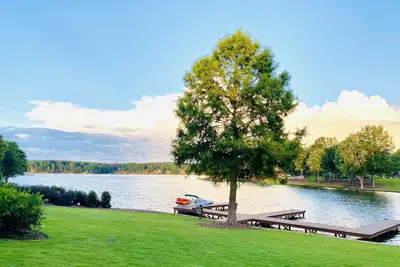 Image de Villa de luxe au bord de l'eau récemment rénovée / emplacement privilégié!