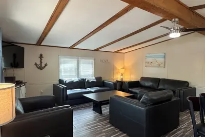 Image de Complètement rénové. Très propre Island Club House - 3 Br 2 Ba, par le Pool