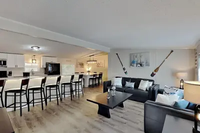 Image de Maison récemment rénovée près de la piscine - 4 Br 2 Ba, pour 12 personnes Max-Island Club 4