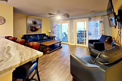 Image de Vous méritez le meilleur! 4 Br, 3 Ba avec deux Lakefront Decks - New - 12 pers max