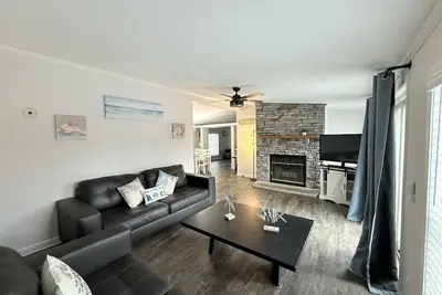 Image de Biggest Island Club 12 personnes Accueil. Spacieux Unité 4 Br 2 Ba - Beaucoup de Parking