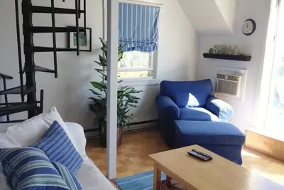 Image de Condo immaculé au coeur de Narragansett avec vue sur l'eau!