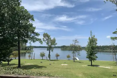 Image de Vue spectaculaire! Accueil Waterfront sur le lac Sam Rayburn --- (300 pi. Façade)