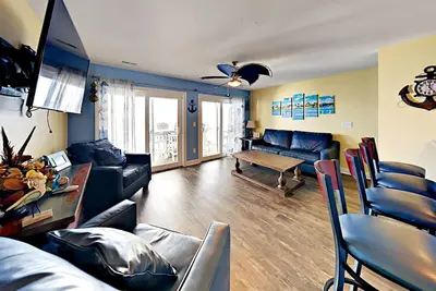 New 4 Chambre 3 Bath Condo de luxe sur l'eau - peut accueillir confortablement 12 max