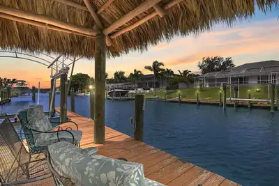 Image de 43% de réduction! - Swfl Rentals - Villa Aleena - Piscine spacieuse sur les canaux se croisant