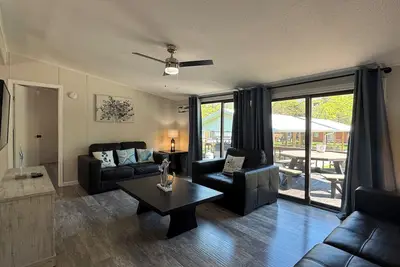 Image de Island Club Location Maison Ă Put-in-Bay. 3 Br 2 Ba et facilement accueillir jusqu'Ă 8
