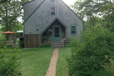 Image de Retraite d'été boisée de West Tisbury
