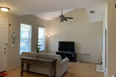 Image de Maison de vacances de style resort à Irvine - 15 minutes de la plage de Newport