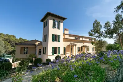 Image de Villa de luxe du 19ème siècle, grande piscine, jardins de 2ha - 15min de l'aéroport de Nice