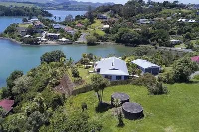 Vues fantastiques dans un cadre paisible surplombant le port de Mangonui