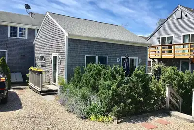 Image de Cottage indépendant, spacieux et moderne, 1 Bdrm + loft, emplacement central, 1 pkg