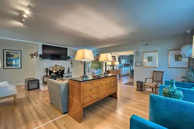 Image de Downtown Lodi Luxury Home 1 Mile du lac Lodi!