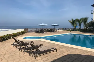 Image de Condo neuf 2 chambres \/ 2 salles de bain, piscine de 23 mètres surplombant l'océan