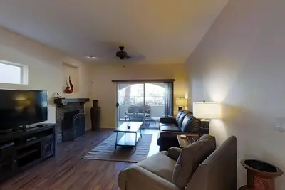 Image de Calme, 1 chambre + Den Condo dans une résidence avec garage