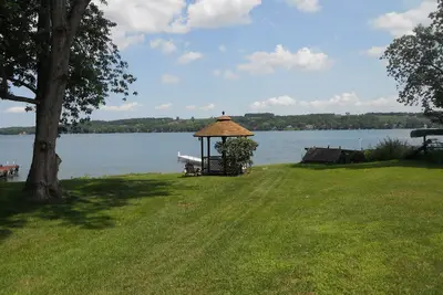 Image de Profitez de l'automne sur le lac Keuka! Belle maison du lac dans le parc Keuka-proche de Penn Yan