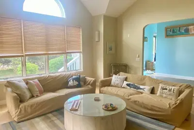 Image de Marche À La Grande Plage Et Serene Home Sur Une Route PRIVÉE Au Nord De Truro