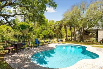 Image de Maison sur la 5ème avenue W Ashley - ciel bleu - piscine chauffée