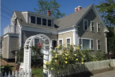 Image de Charme, Rénové, l'étage dans une années 1840 Captain House # 12 Cottage rue