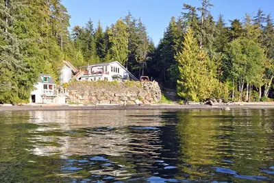 Image de Premiere Location de vacances Hidden Cove Beach House- Ketchikan!
