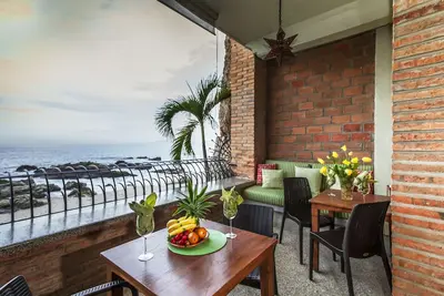 Vida Mar at Casa Tres Vidas - Beachfront Villa - Pool & Wi-Fi