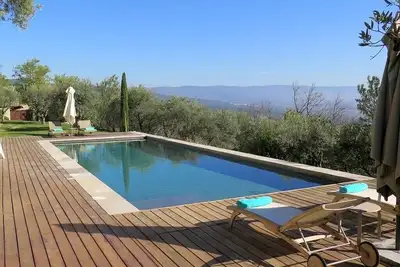 Image de Gordes, vue spectaculaire : calme et standing à 5 mn du village