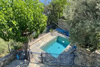 Image de Villa en pierre de 4 chambres avec piscine et vue mer dans le Péloponnèse, Grèce