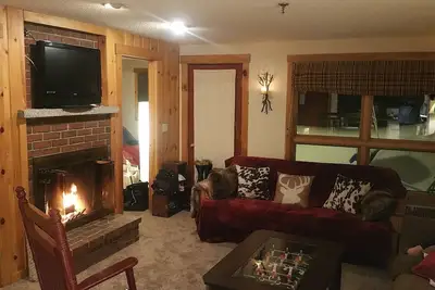 Image de Sugarloaf Mountain Condo avec piscine intérieure, navette et accès direct au sentier!