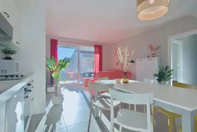 Appartement contemporain de 3 chambres avec piscine, jacuzzi, Wifi