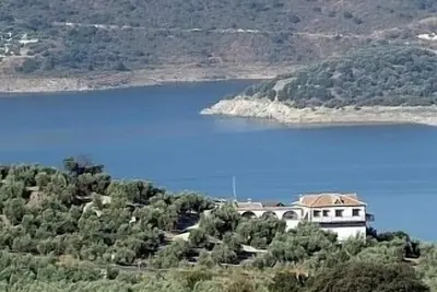 Image de Lac Villa House est une très belle villa en face du lac de Iznájar