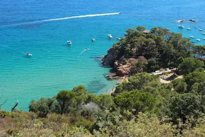 Image de Dans crique maison avec piscine privée, wifi, clim, pétanque, ping pong, vue mer