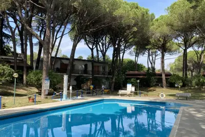 Ravissant appartement type bungalow dans résidence avec piscine