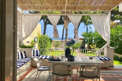 Image de Villa Del Pomograno En Mer Avec Jardin