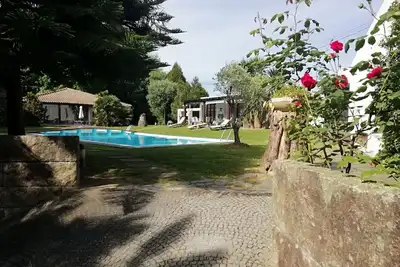 Image de Chalet de style rustique, avec piscine privée et proche des plages