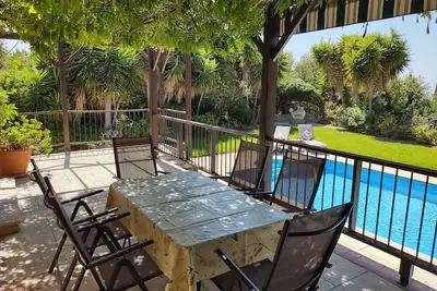 Image de A charming villa set in beautiful gardens with sea & mountain views
