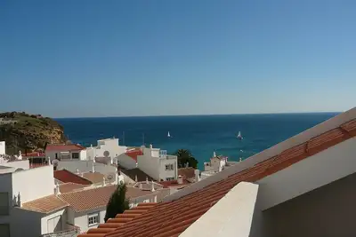 Image de Appartement spacieux avec vue sur la mer et une grande terrasse ensoleillée privée avec WiFi