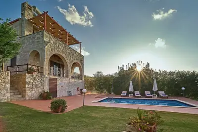Image de Piscine privée ★ Villa en pierre ★ Vue sur la mer