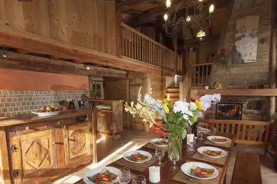 Image de Chalet Gîte, charme et caractère dans une ambiance montagne cosy.