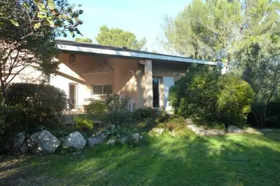 Image de Villa Nîmes, piscine privée, jardin \"esprit garrigue\" à 5mn de la maison Carrée