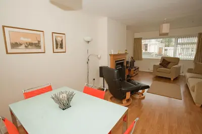 Image de Maison semi bien présentée Idéal pour une pause détente - paysage, golf, plage