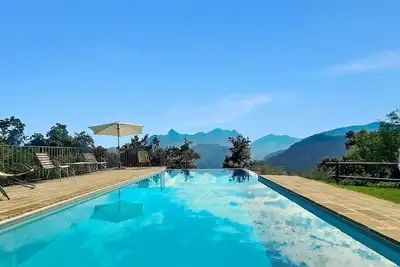 Image de Fabuleux Cottage romantique avec piscine privée à débordement
