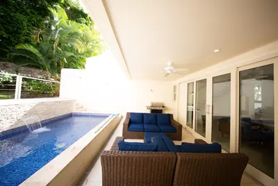 Image de Hillside Villa ~ Limegrove, St James ~ Vie de luxe! Piscine privée ~ Près de la plage