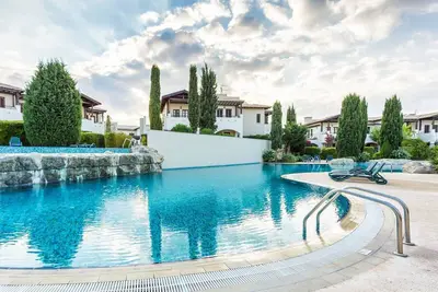 Image de Un appartement unique avec accès jardin à la piscine