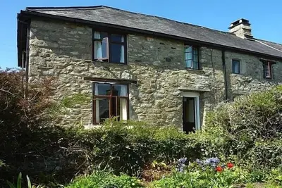 Image de C16th maison avec un jardin Rambling Dans un hameau dans le parc national de Dartmoor