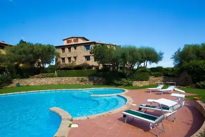 Stella Marina - appartement dans résidence avec piscine au centre de Porto Rotondo