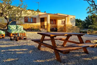 Image de Maison durable avec vue sur la mer, la montagne et la tranquillité