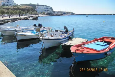 Image de Panorama avec une vue imprenable sur la mer Égée 150 d'une plage fantastique à Tinos