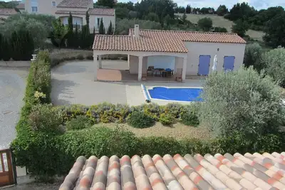 Image de Provence, villa with swimming pool, on the lavender plateau, sunny